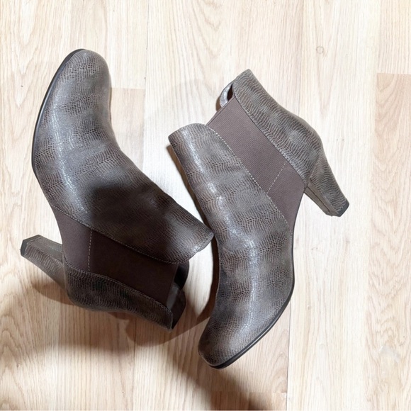 Aerosoles Strong Along Taupe Ankle Boots | Comfy Chic Fall Winter Booties - Picture 1 of 4